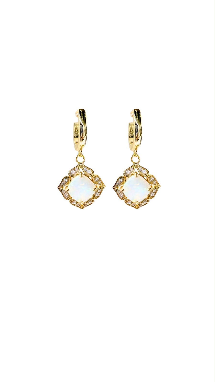 Aretes con gema Ópalo blanco
