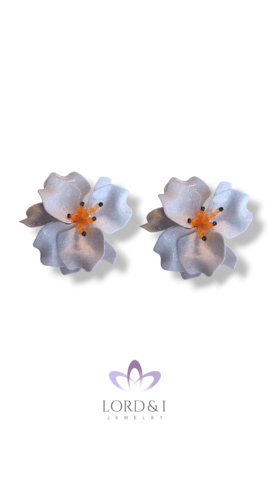 Aretes flores blancas
