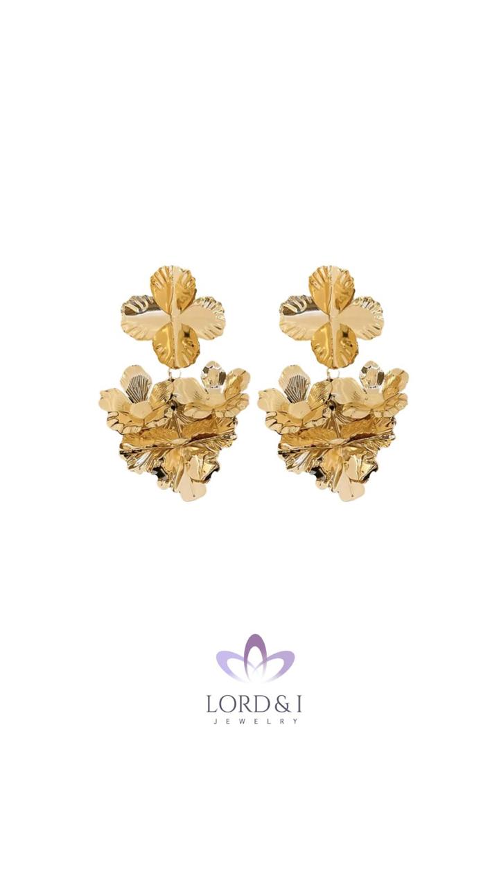 Aretes de flores doradas