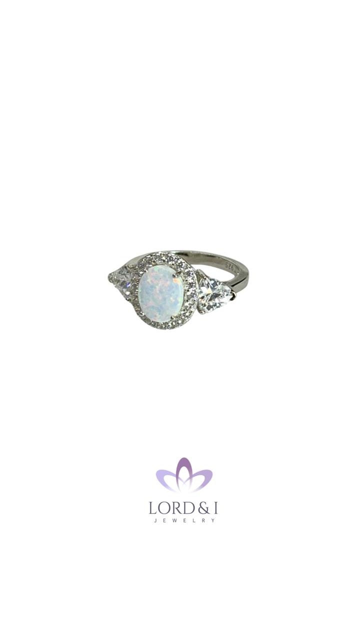 Anillo con Ópalo blanco y Circonias