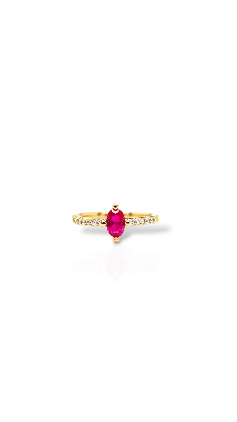 Anillo ovalo de Cz rojo