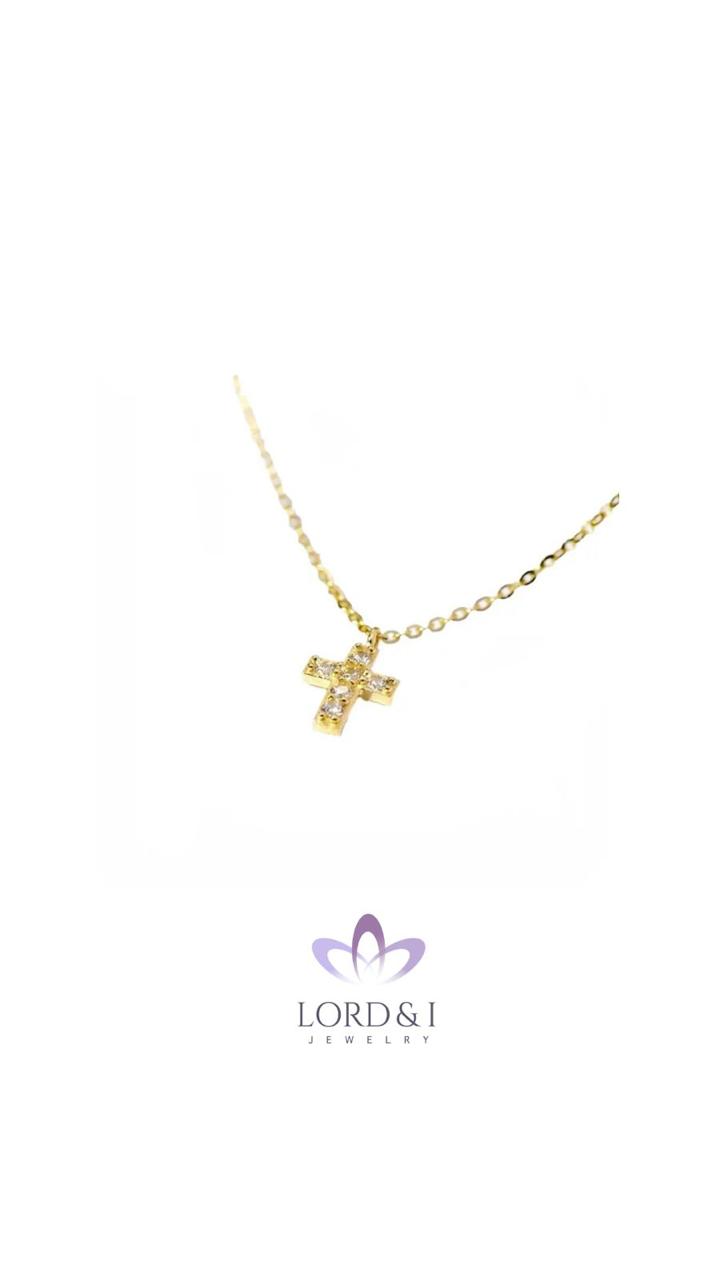 Cadena con dije de cruz pequeña