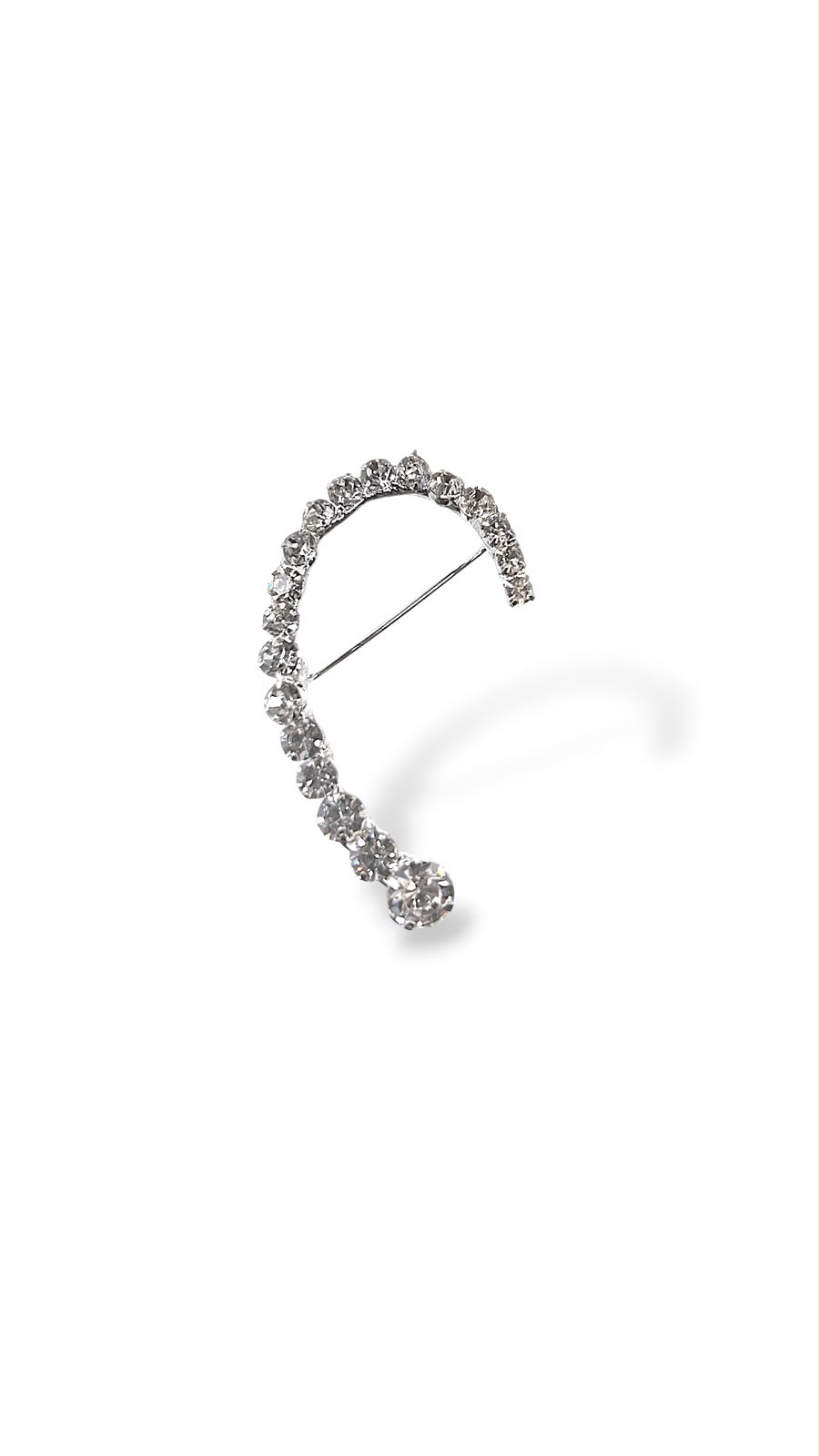 Arete piercing que rodea la oreja