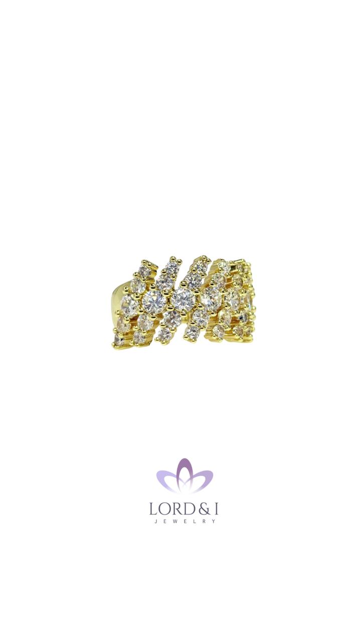 Anillo lineas de circonias inclinadas