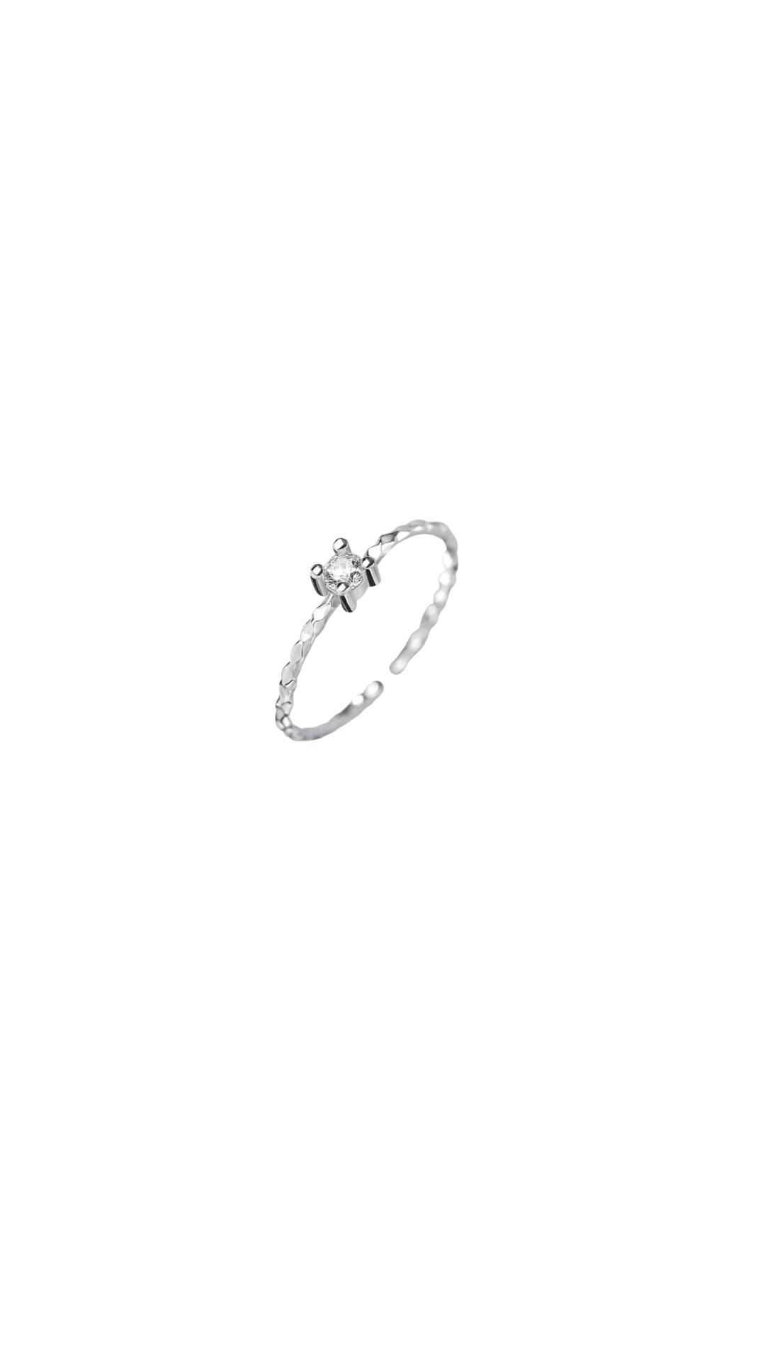 Anillo ajustable con una Circonia