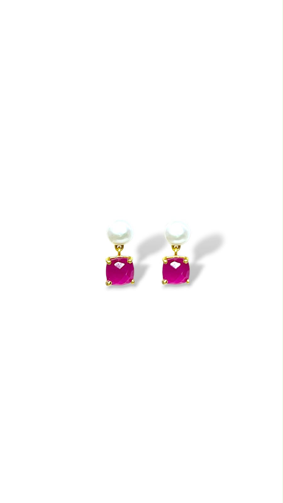 Aretes con Perla cultivada y Cuarzo fucsia