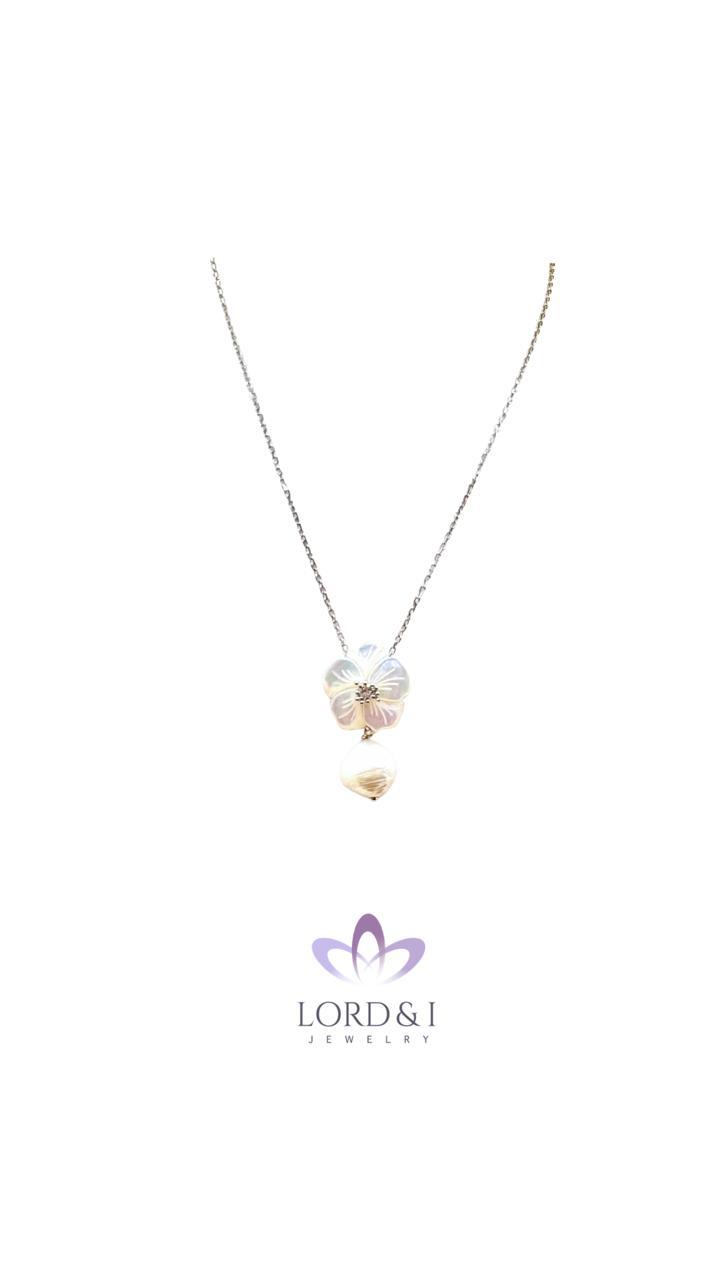 Cadena con flor de Madreperla y Perla