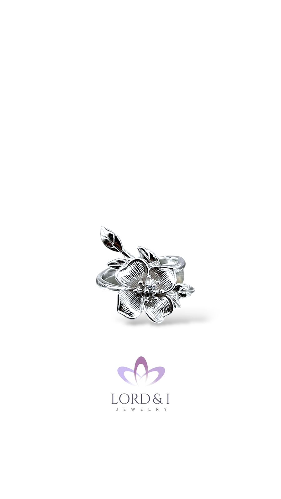 Anillo flor plateada