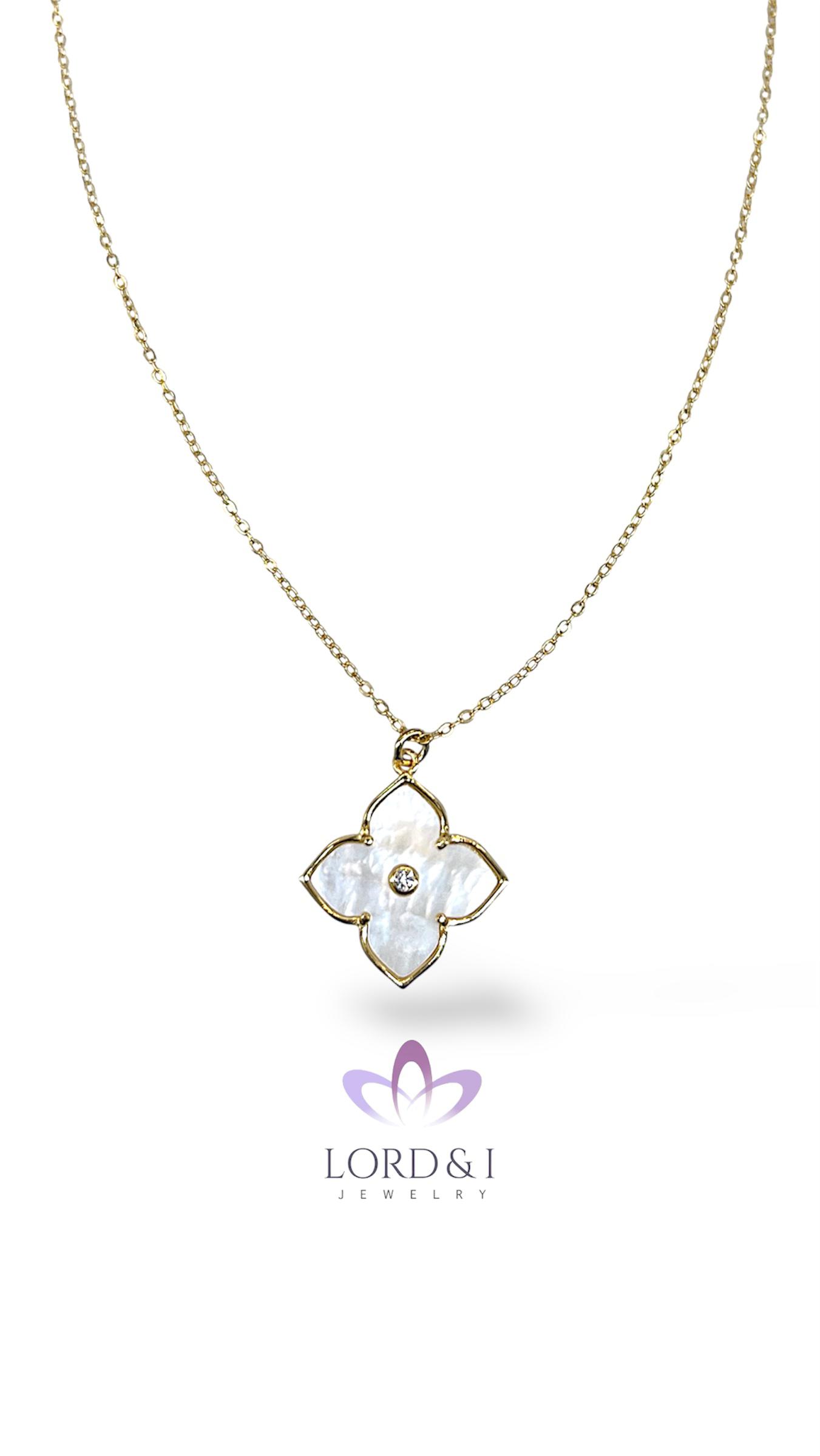 Cadena con flor gema Madreperla