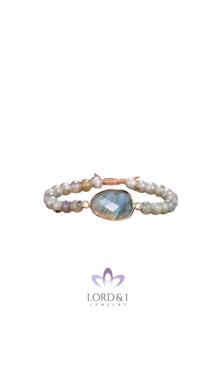 Pulsera con gema natural bordada